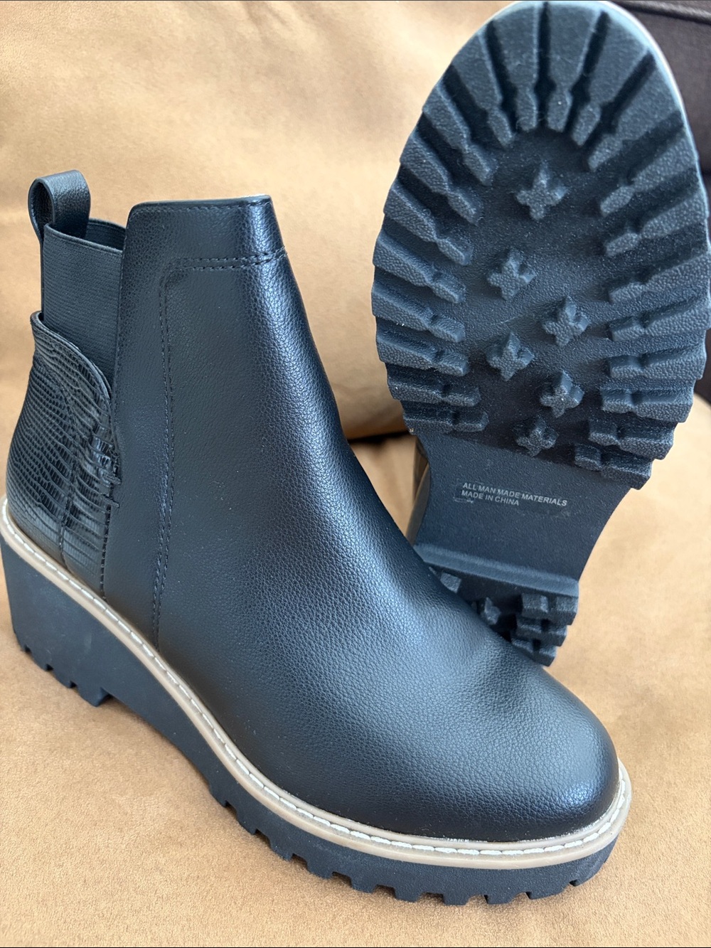 Women’s Black Platform Chelsea Boot - Sleek Lug Sole